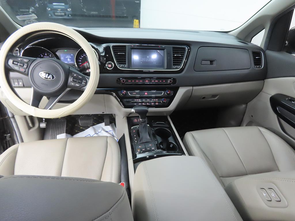 KIA Carnival - Vista 7