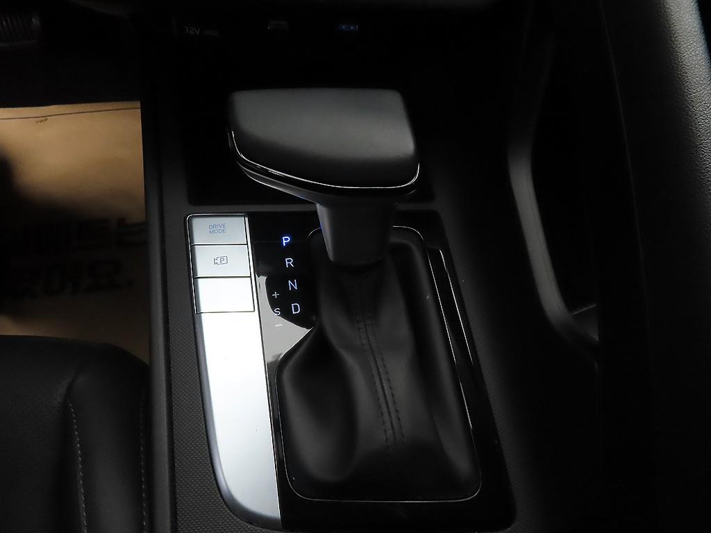 HYUNDAI Avante - Vista 10