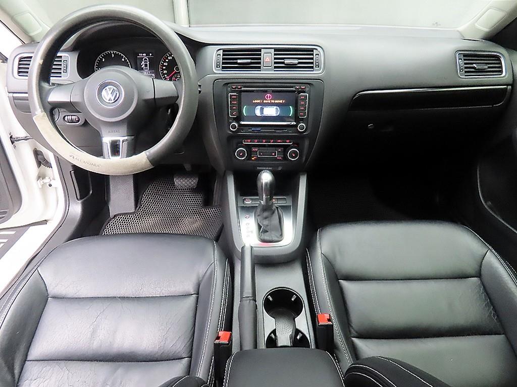 Volkswagen Jetta - Vista 7