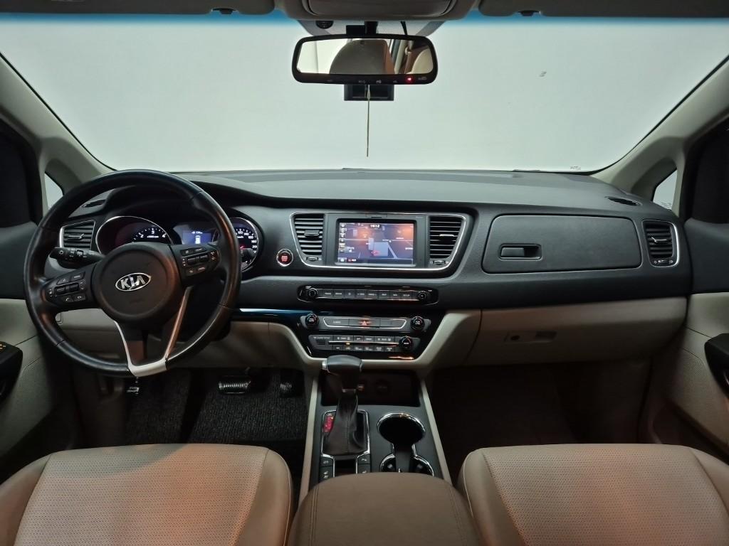 KIA Carnival - Vista 5