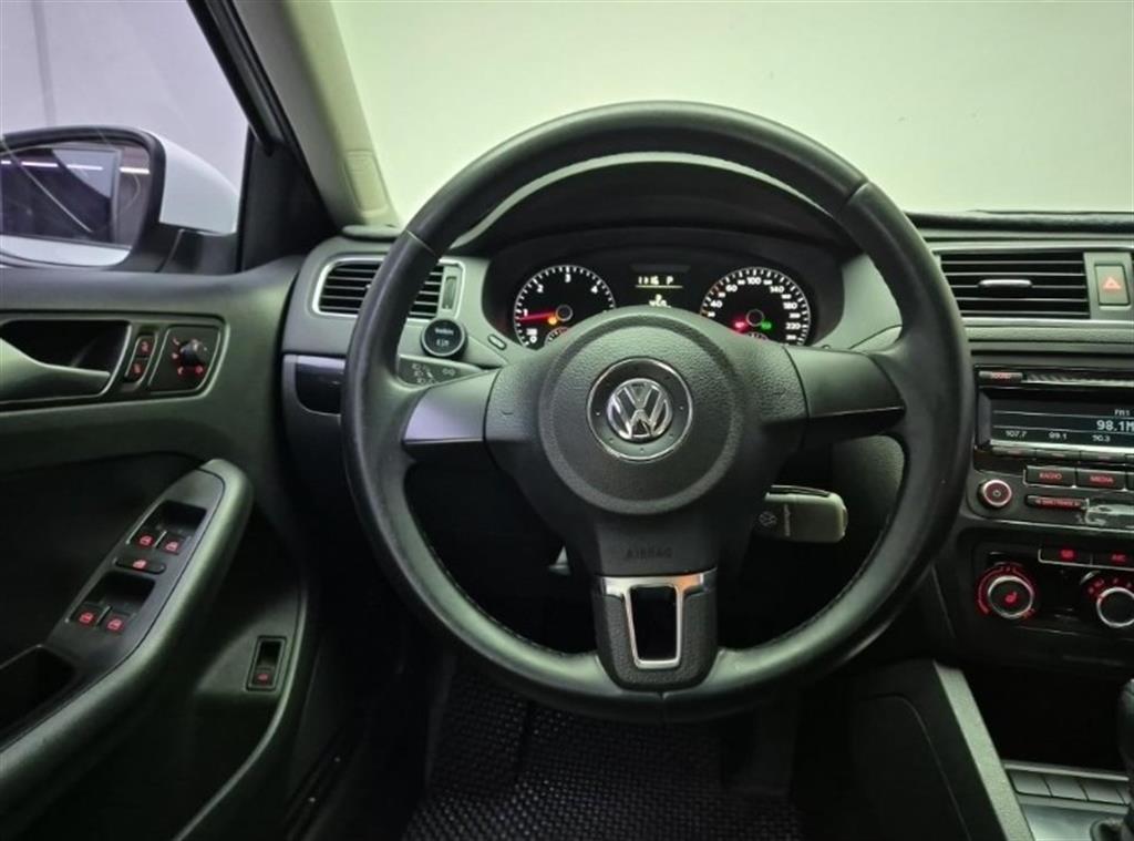 Volkswagen Jetta - Vista 9