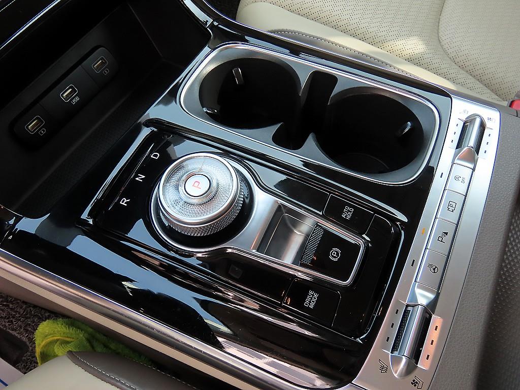 KIA Carnival - Vista 11