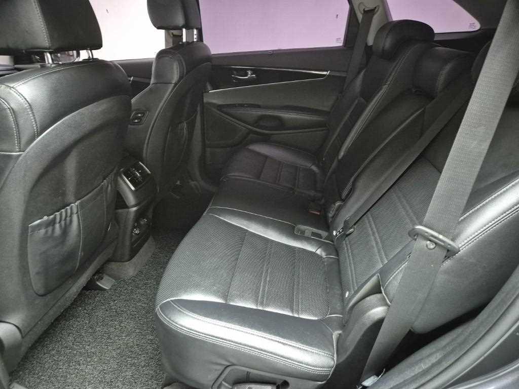 KIA Sorento - Vista 12