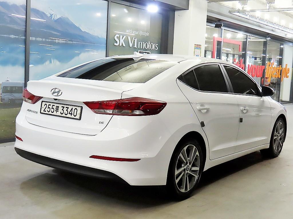 HYUNDAI Avante - Vista 4