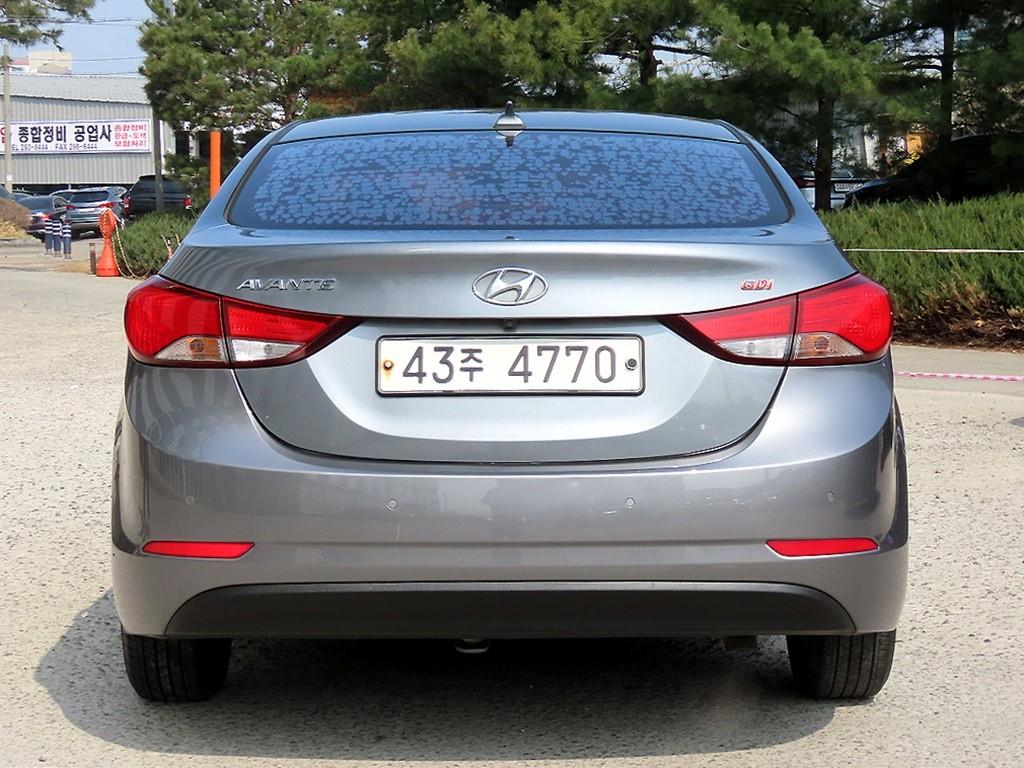 HYUNDAI Avante - Vista 4