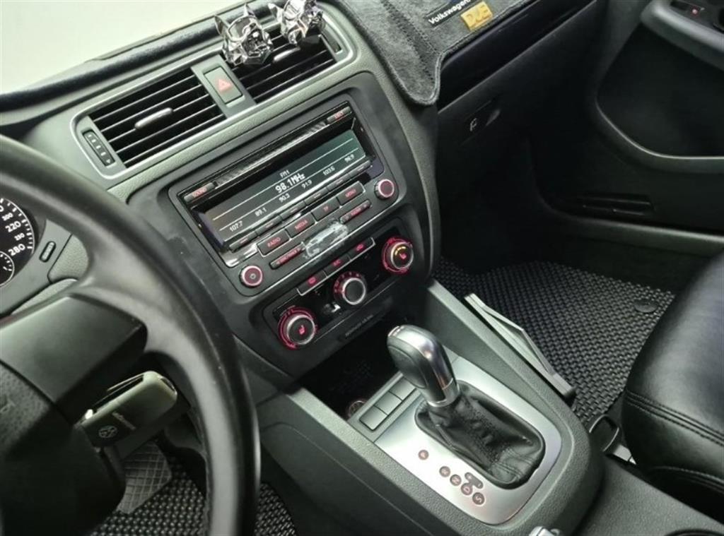 Volkswagen Jetta - Vista 10