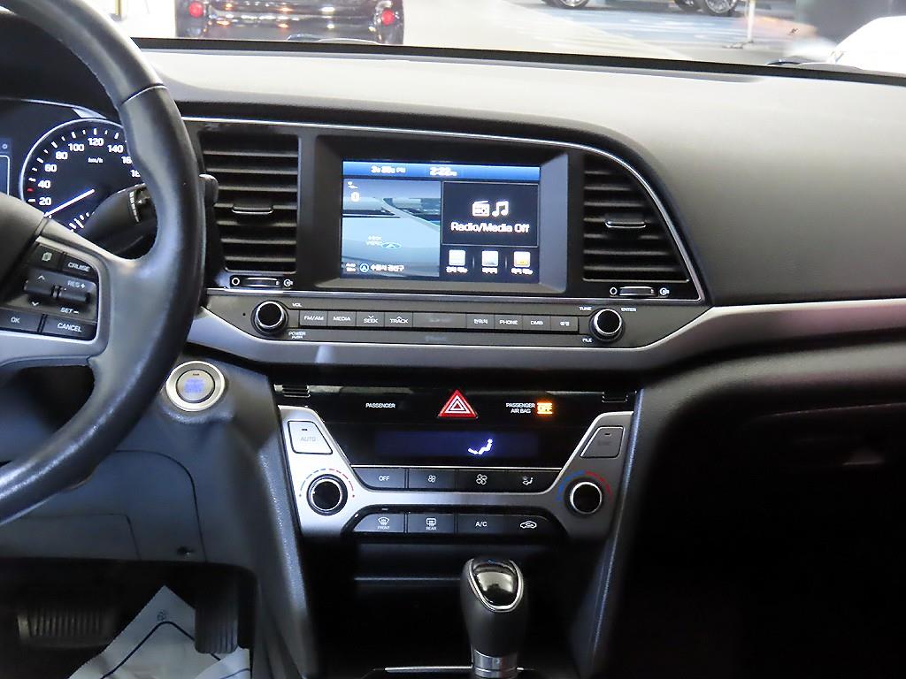 HYUNDAI Avante - Vista 11