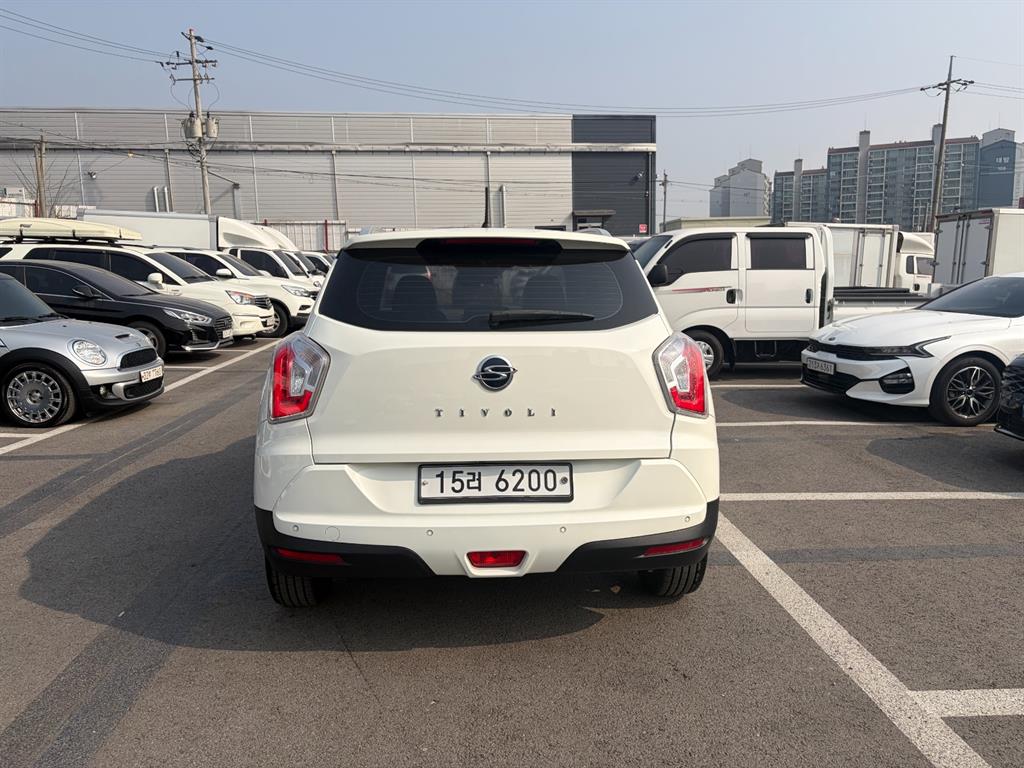 Ssangyong Tivoli - Vista 5