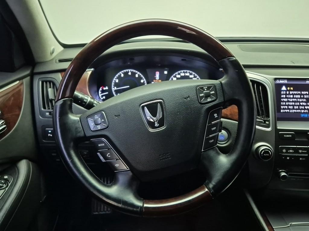 HYUNDAI Equus - Vista 6