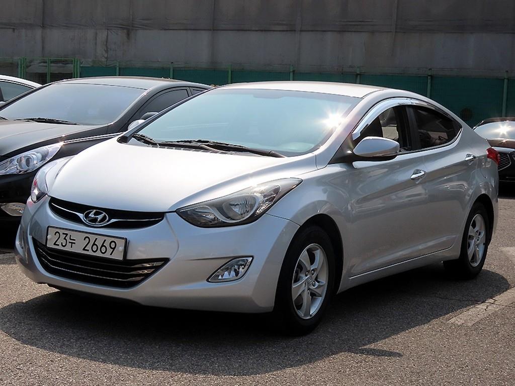 HYUNDAI Avante - Vista 2