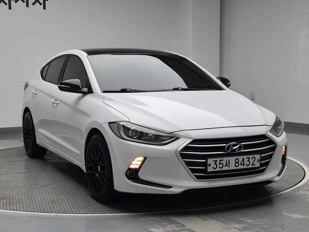 HYUNDAI Avante - Vista 4