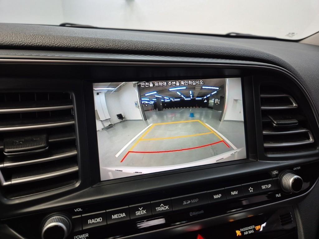 HYUNDAI Avante - Vista 11