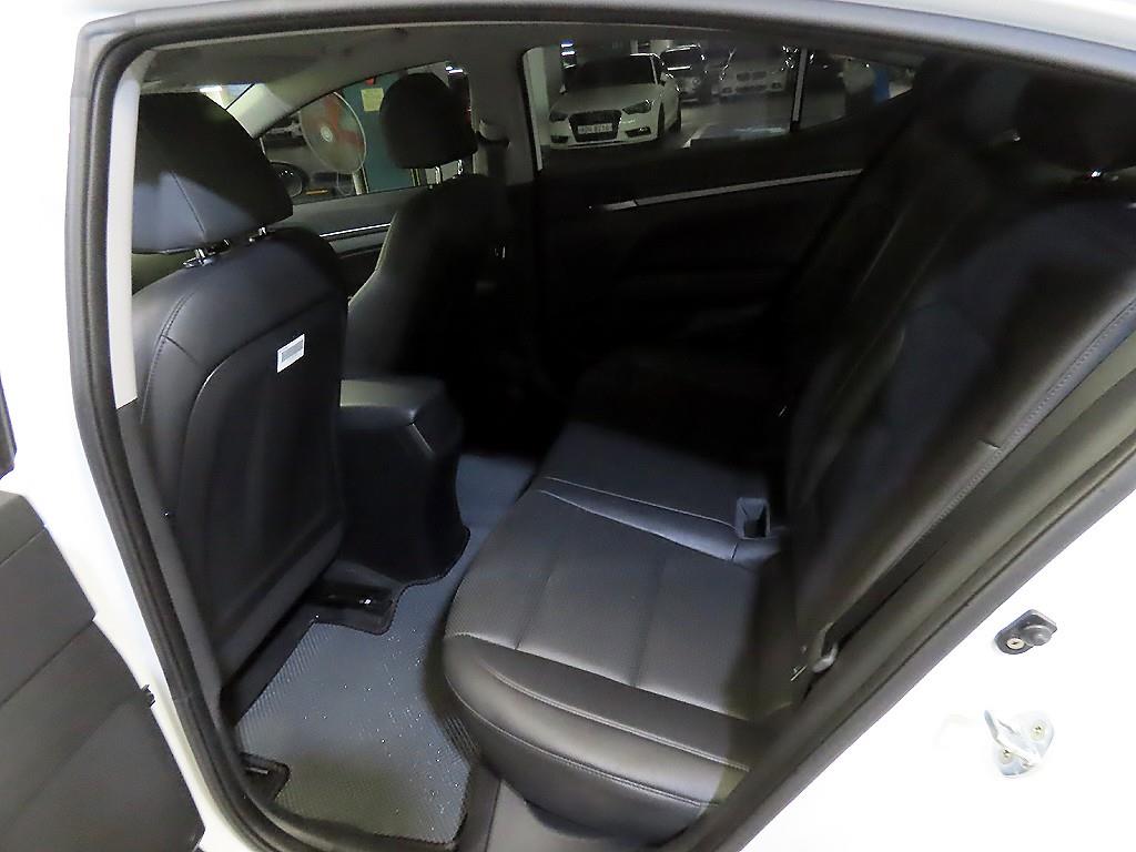 HYUNDAI Avante - Vista 7