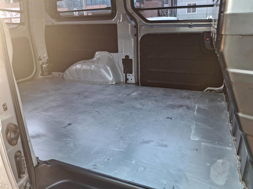 HYUNDAI Starex - Vista 12