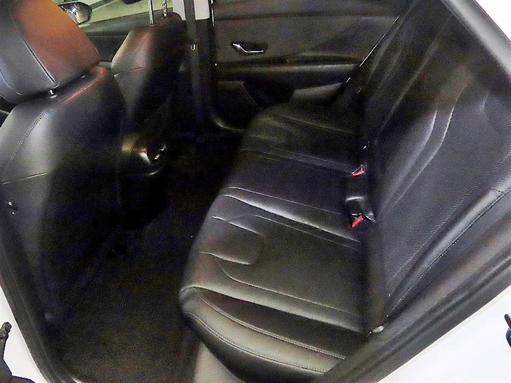 HYUNDAI Avante - Vista 7