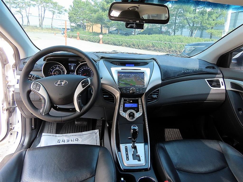 HYUNDAI Avante - Vista 7