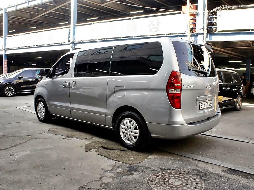 HYUNDAI Starex - Vista 7