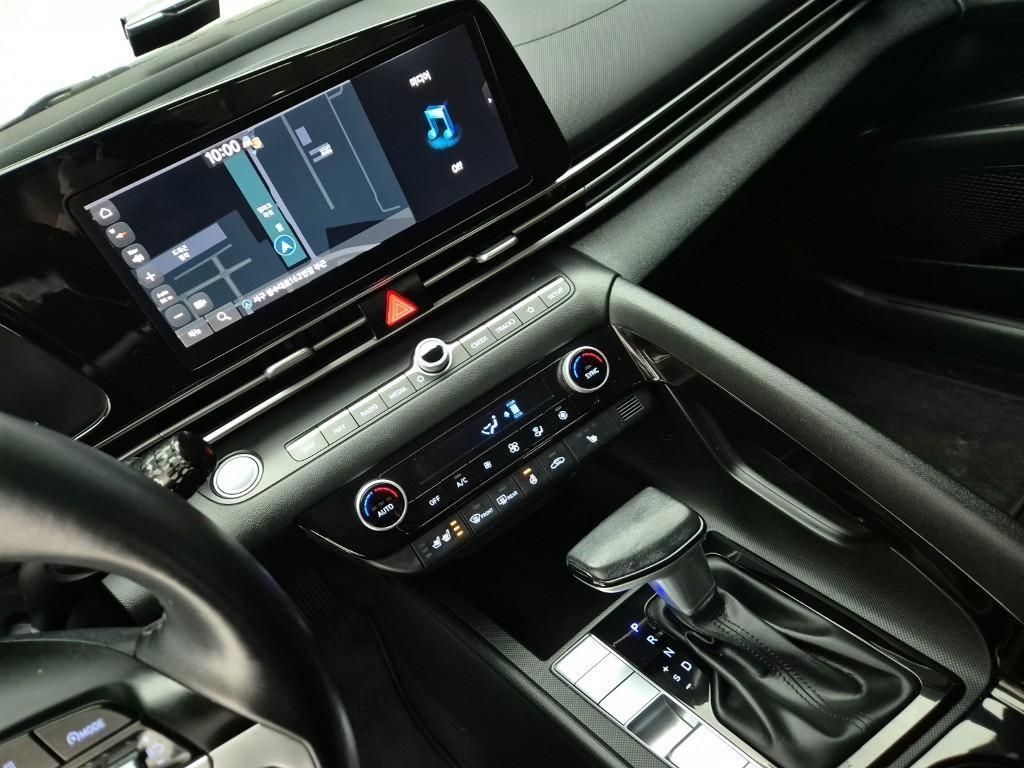 HYUNDAI Avante - Vista 10