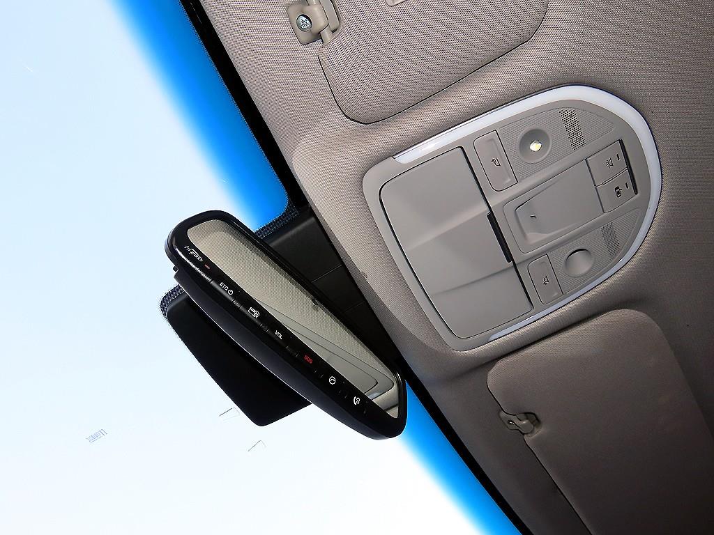 HYUNDAI Genesis - Vista 4