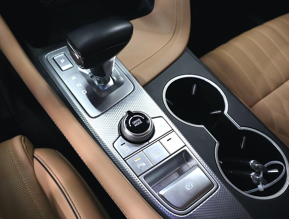 Genesis G70 - Vista 12