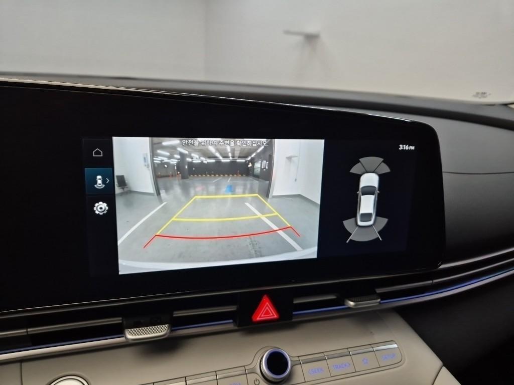 HYUNDAI Avante - Vista 9