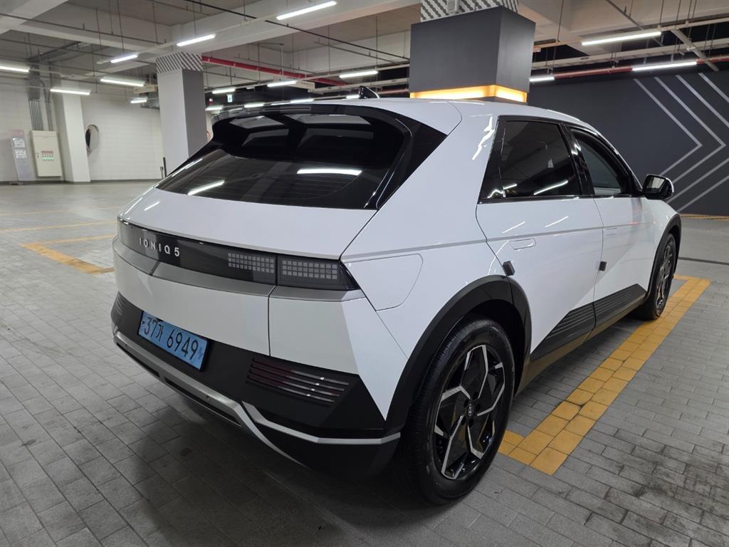 HYUNDAI Ioniq 5 - Vista 4