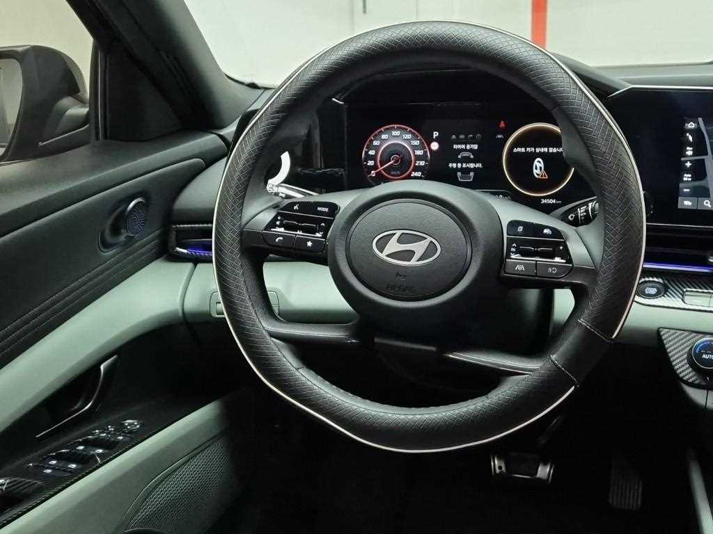 HYUNDAI Avante - Vista 9