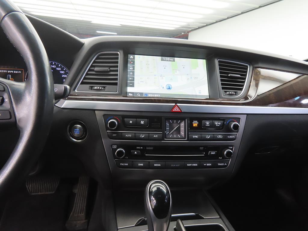 HYUNDAI Genesis - Vista 10