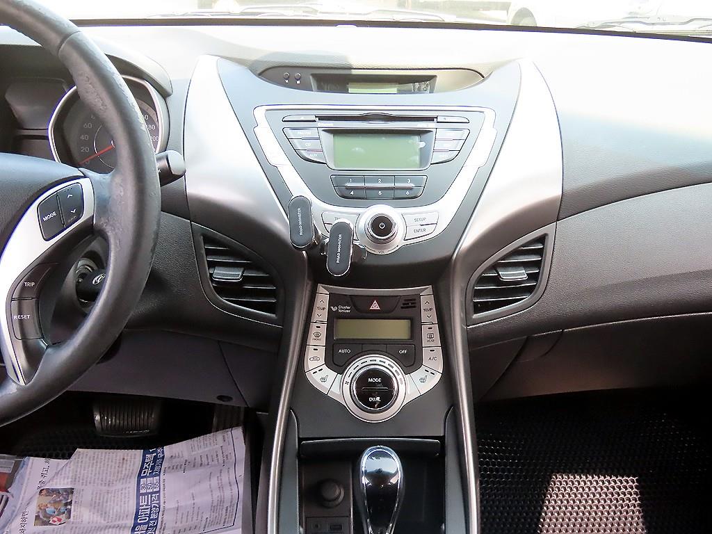 HYUNDAI Avante - Vista 10