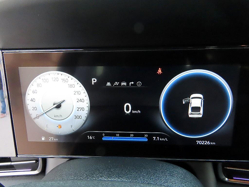 HYUNDAI Avante - Vista 9