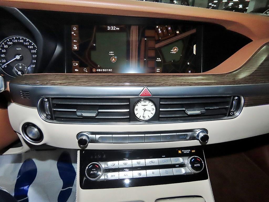 Genesis G90 - Vista 11