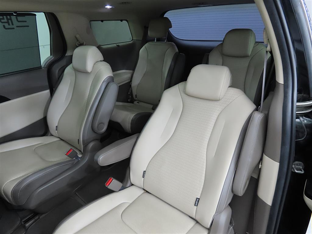 KIA Carnival - Vista 7
