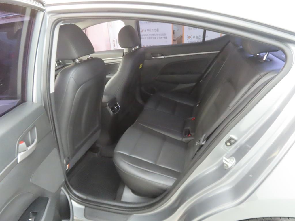 HYUNDAI Avante - Vista 6