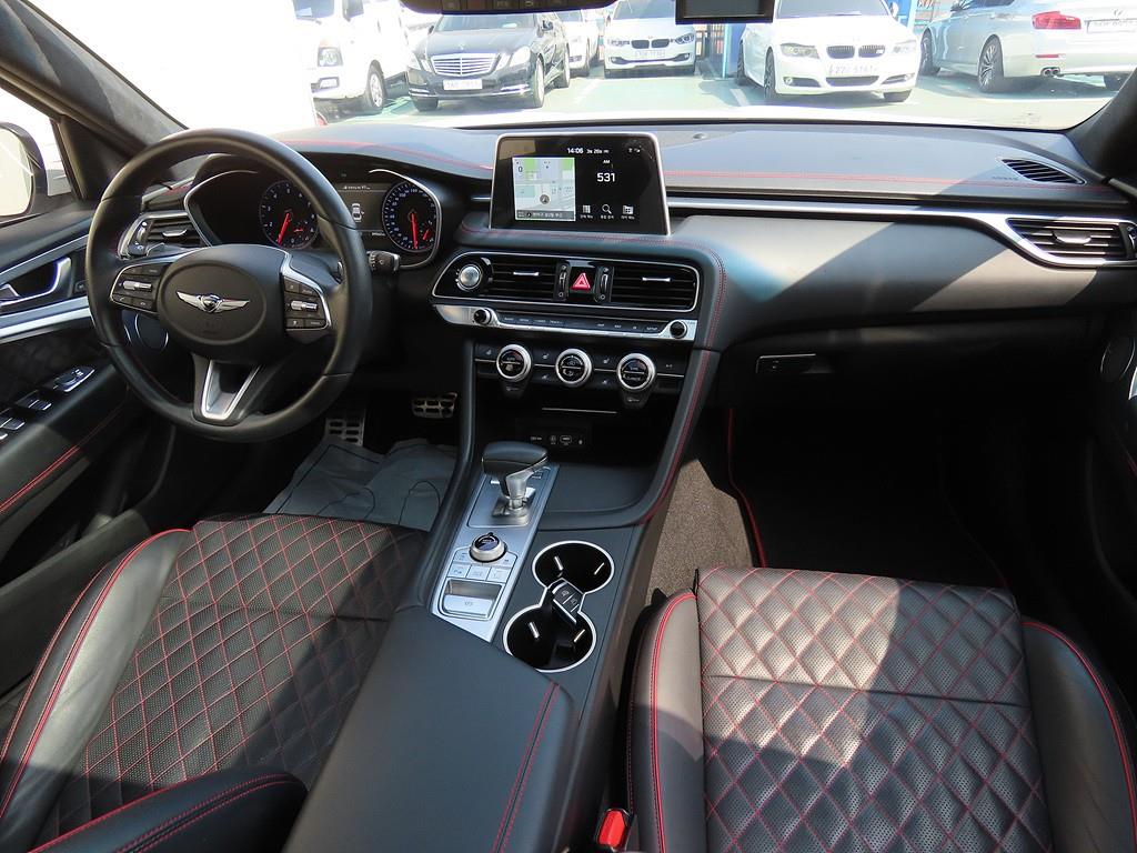 Genesis G70 - Vista 5