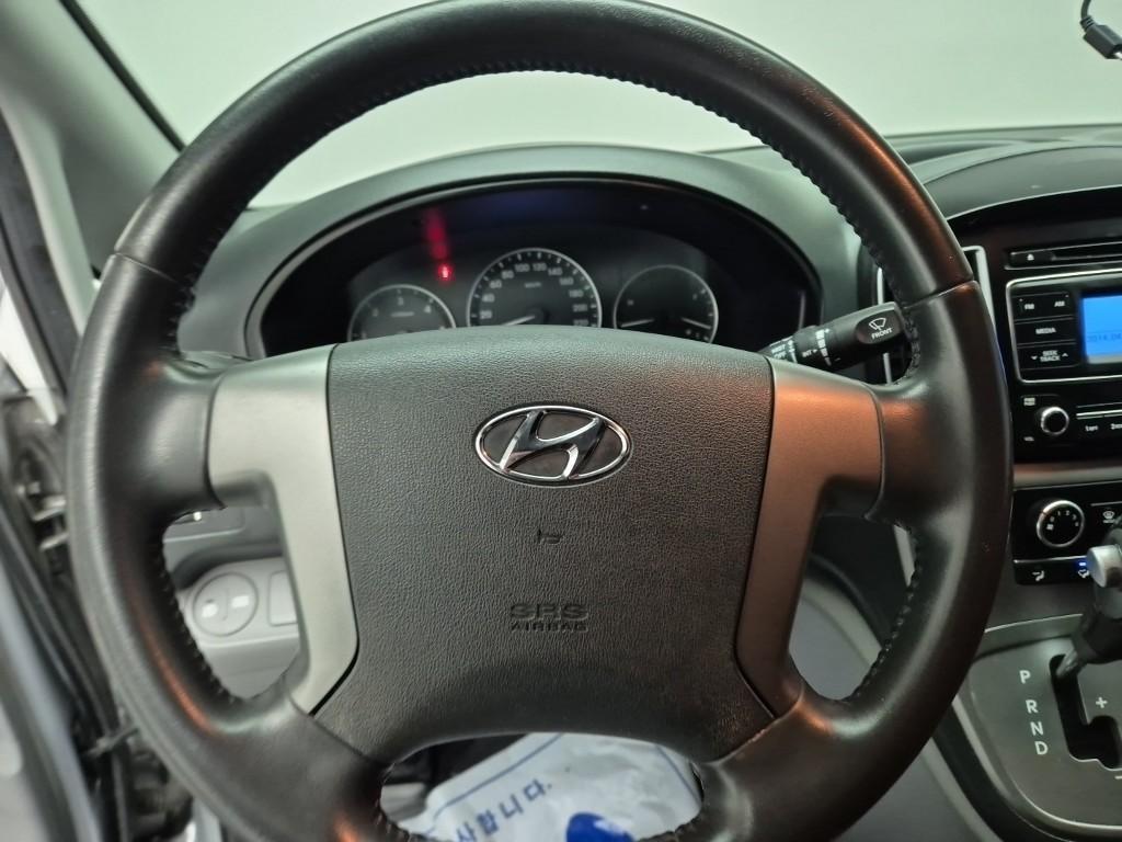 HYUNDAI Starex - Vista 7