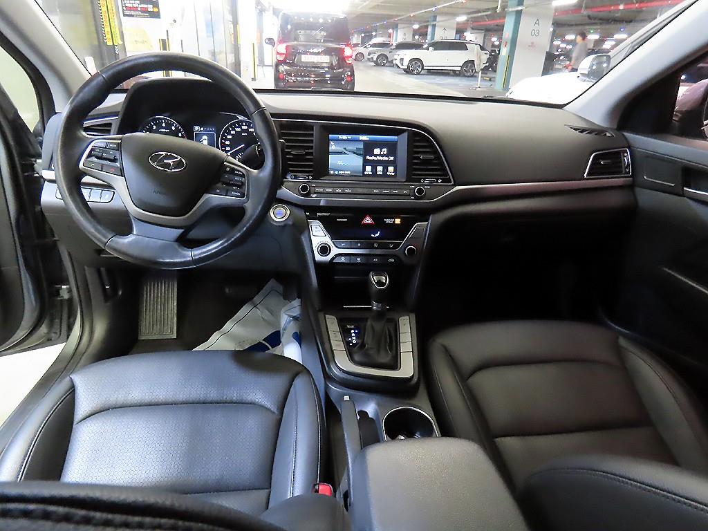 HYUNDAI Avante - Vista 10