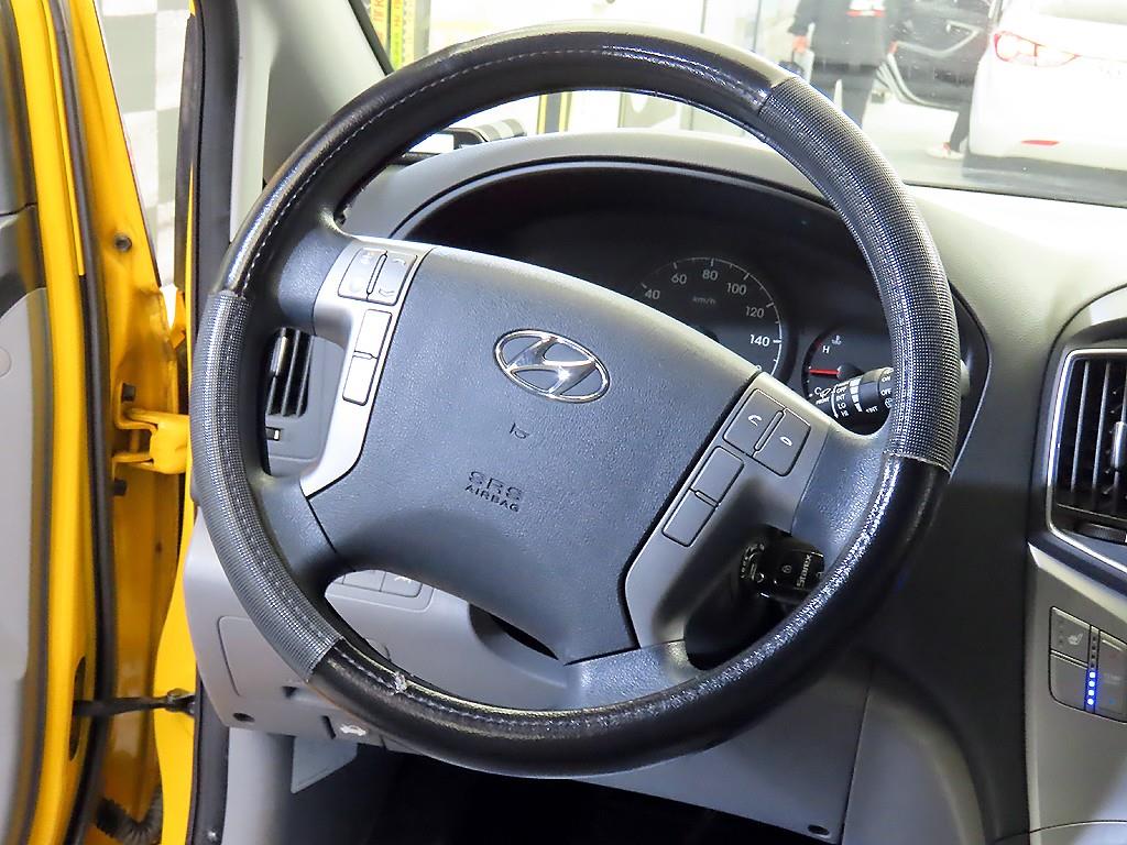 HYUNDAI Starex - Vista 8
