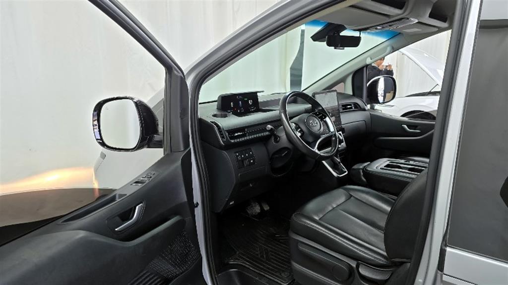 HYUNDAI Staria - Vista 10