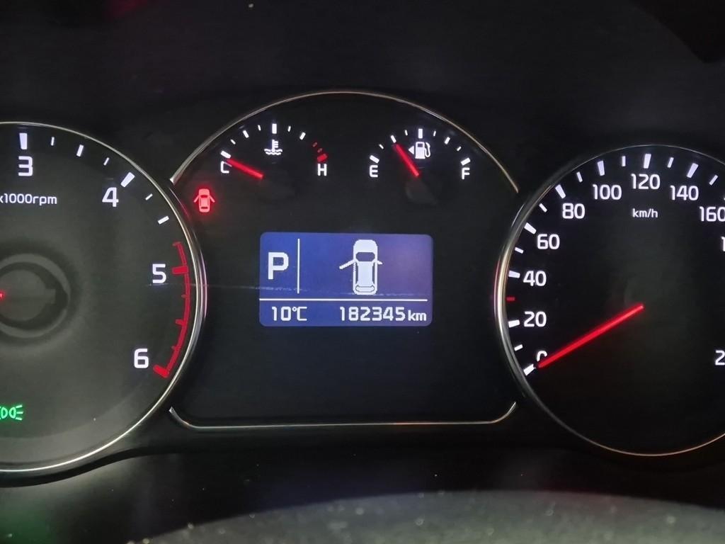 KIA Carens - Vista 6