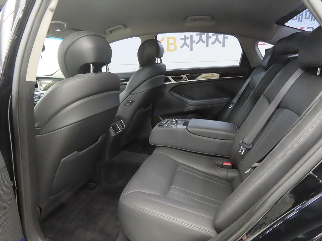 HYUNDAI Genesis - Vista 6