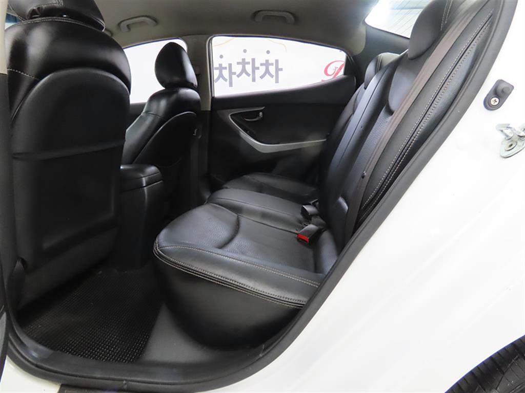 HYUNDAI Avante - Vista 6