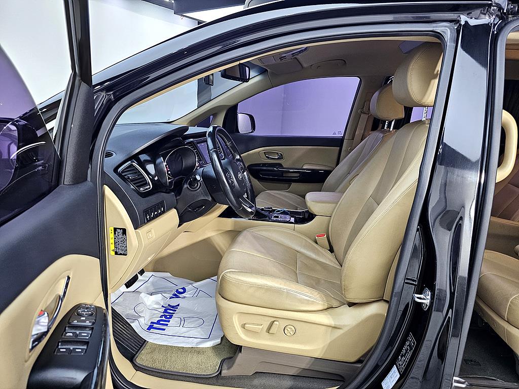 KIA Carnival - Vista 8