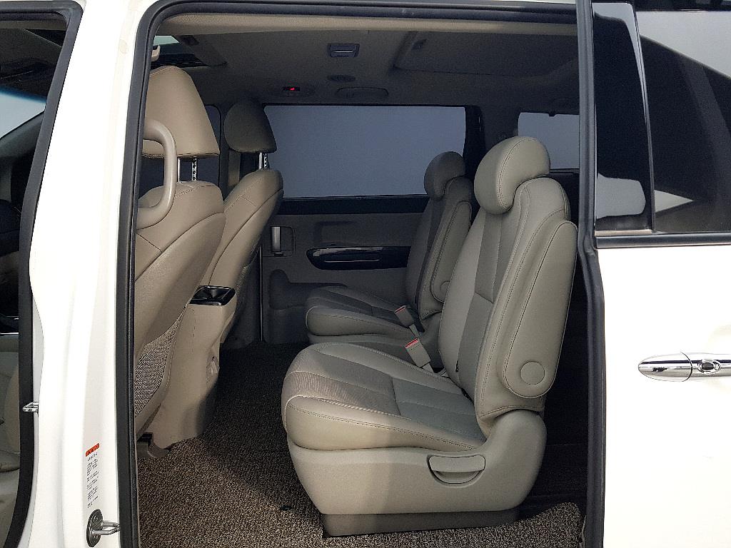 KIA Carnival - Vista 9