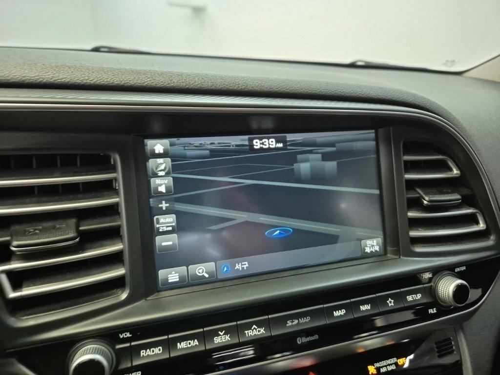 HYUNDAI Avante - Vista 10