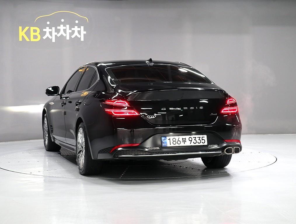 Genesis G70 - Vista 4