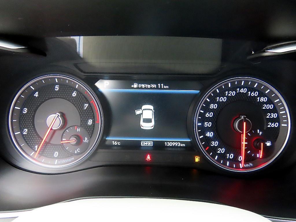 Genesis G70 - Vista 9