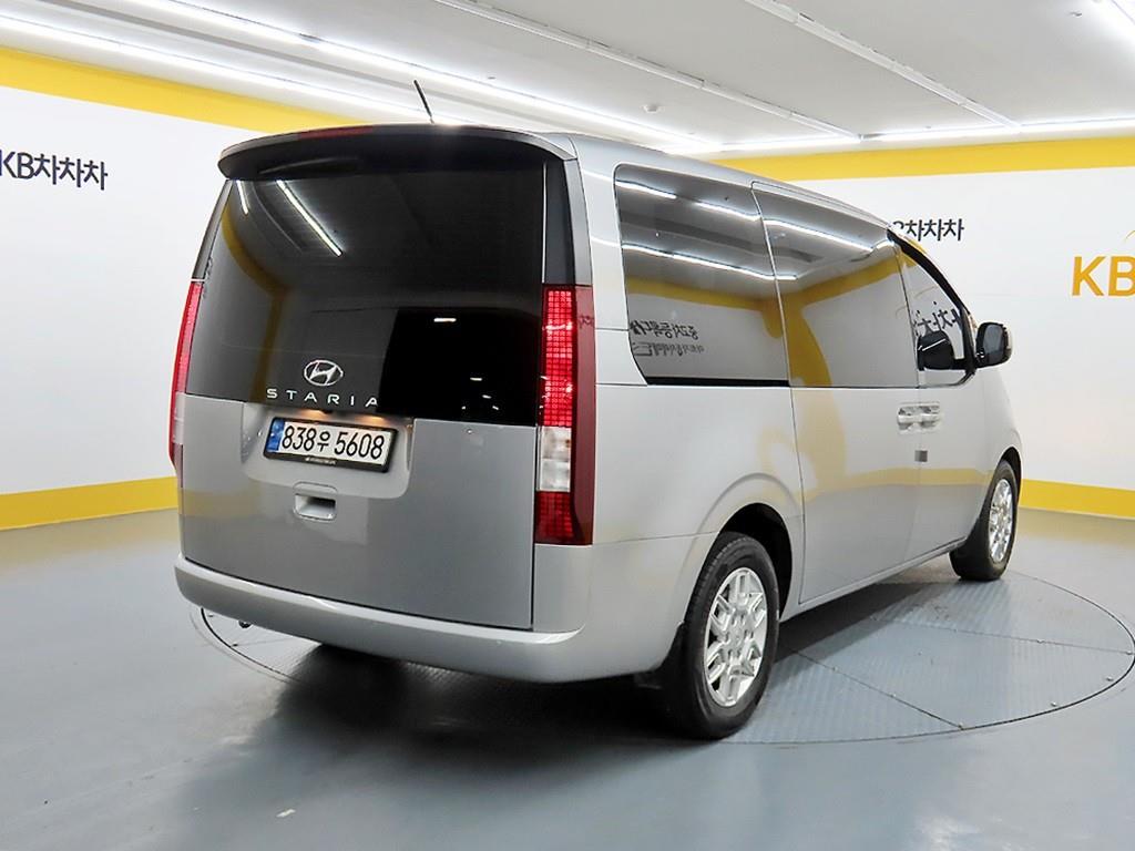 HYUNDAI Staria - Vista 4