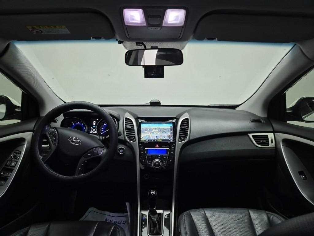 HYUNDAI i30 - Vista 7