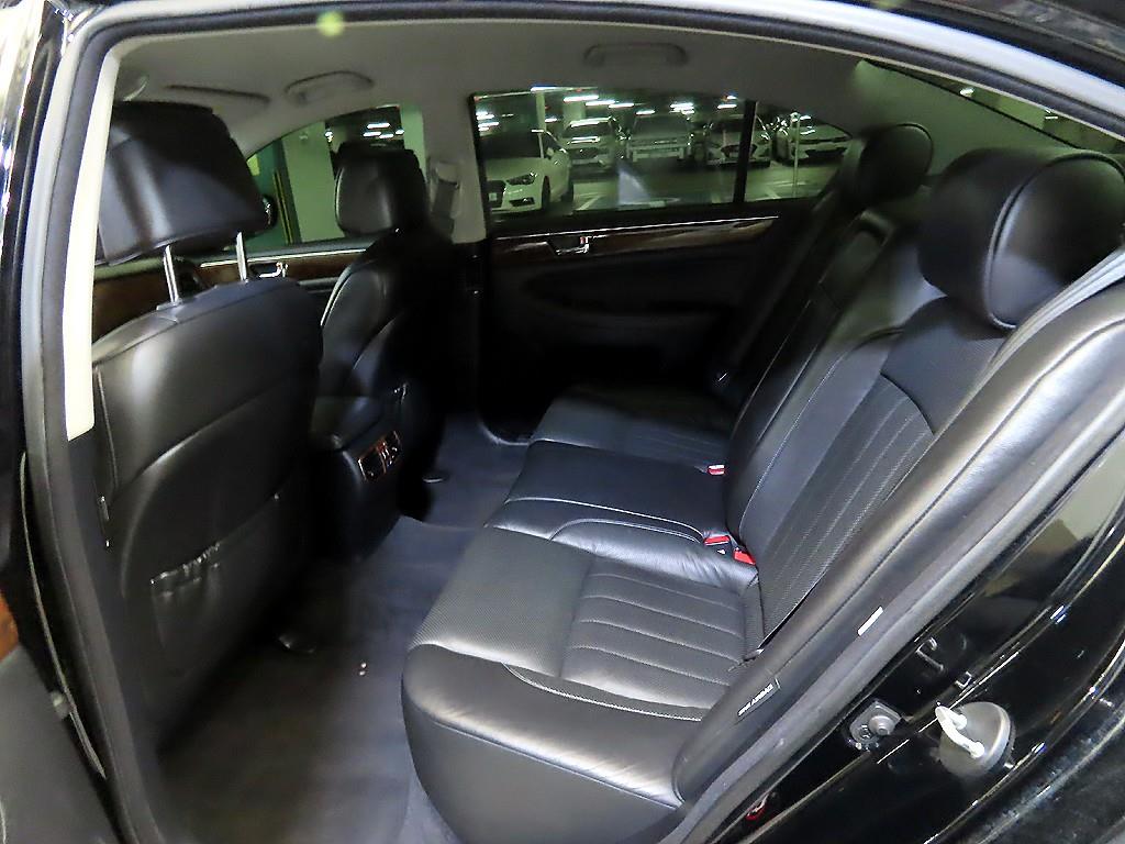 HYUNDAI Genesis - Vista 7