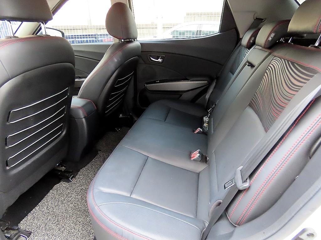 Ssangyong Tivoli - Vista 6